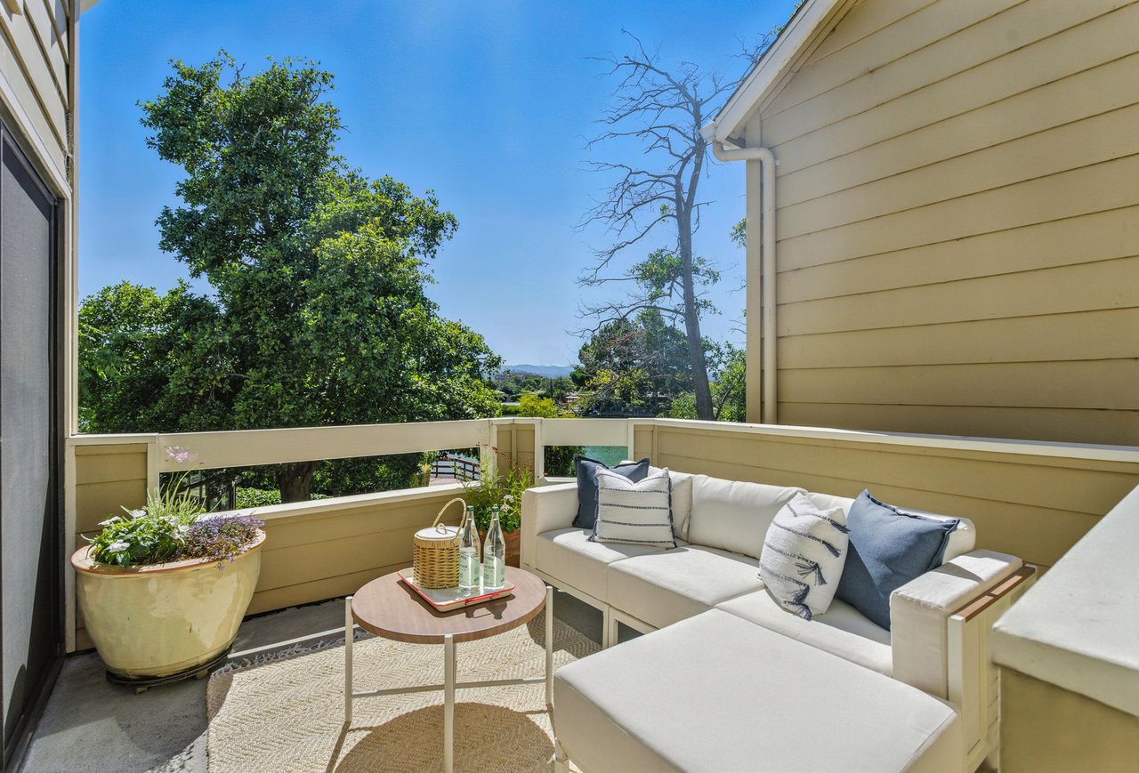 1090 Shoreline Drive
