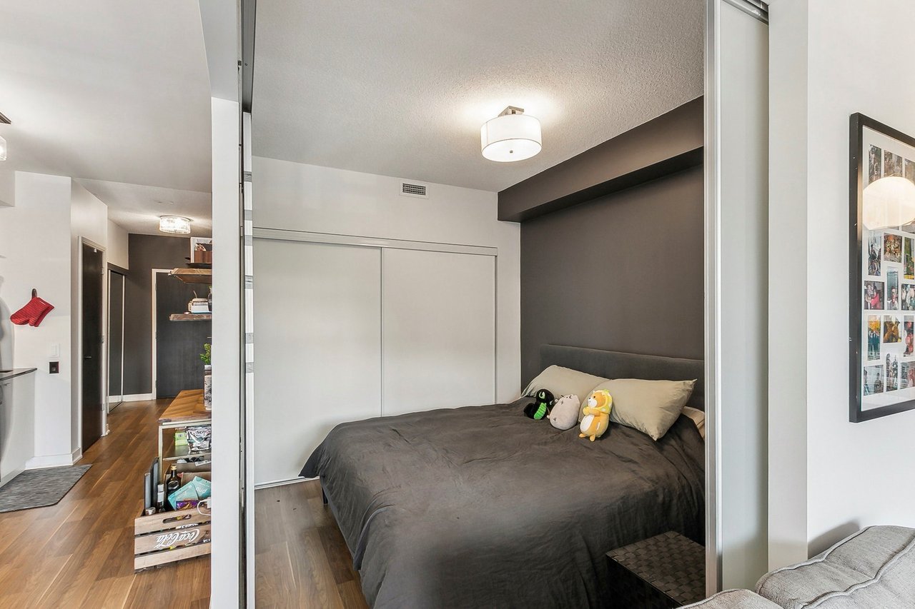 775 King St W Unit: 906