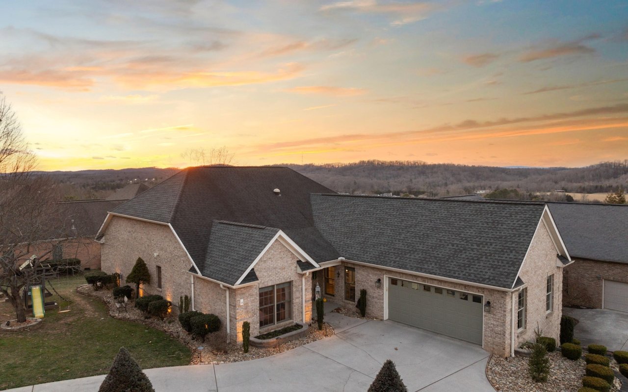 Wallace Luxury Spotlight | 130 Timber Circle Lenoir City, TN 37772