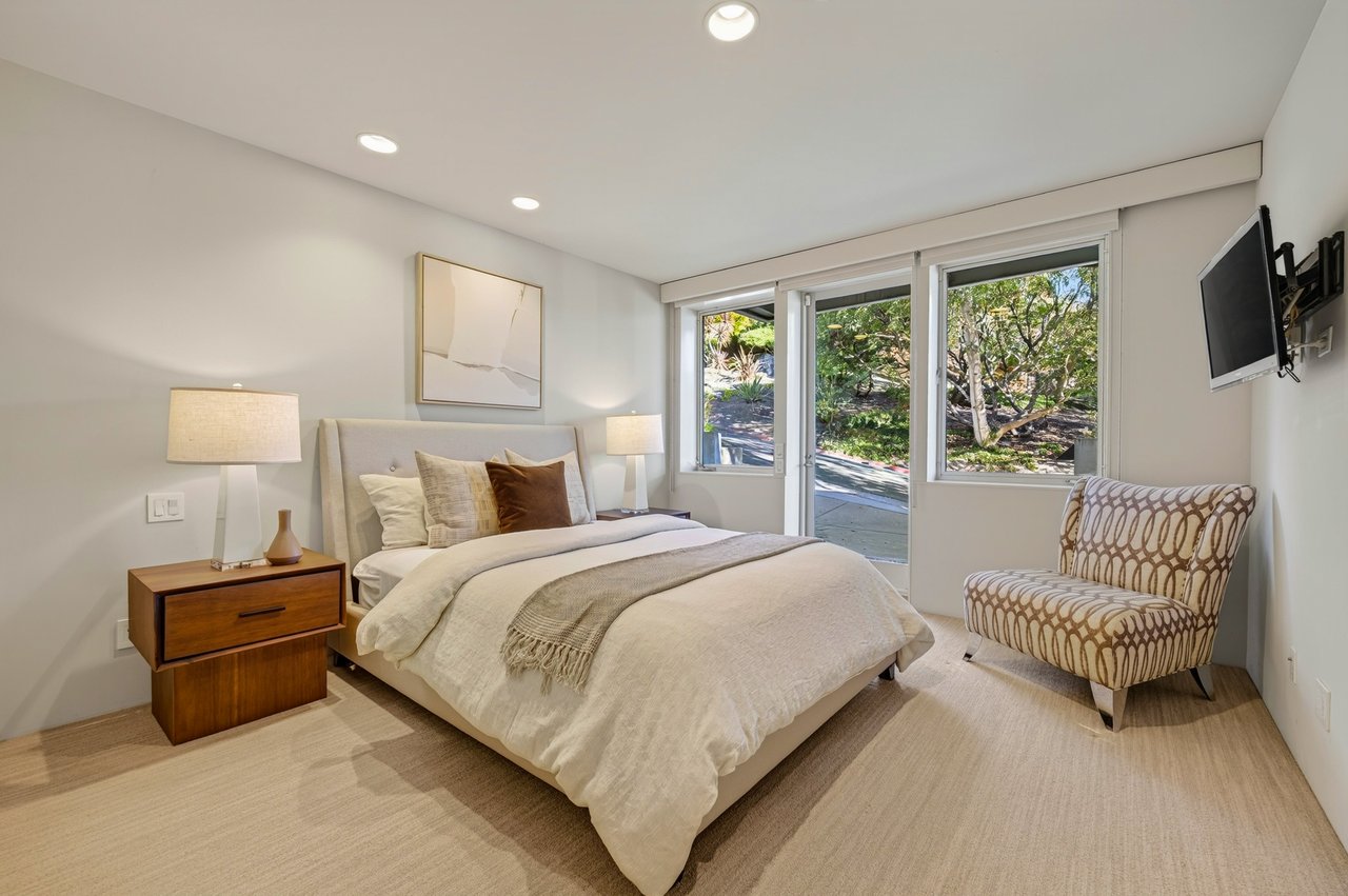 Dramatic Contemporary Architecture and Golden Gate Bridge Views