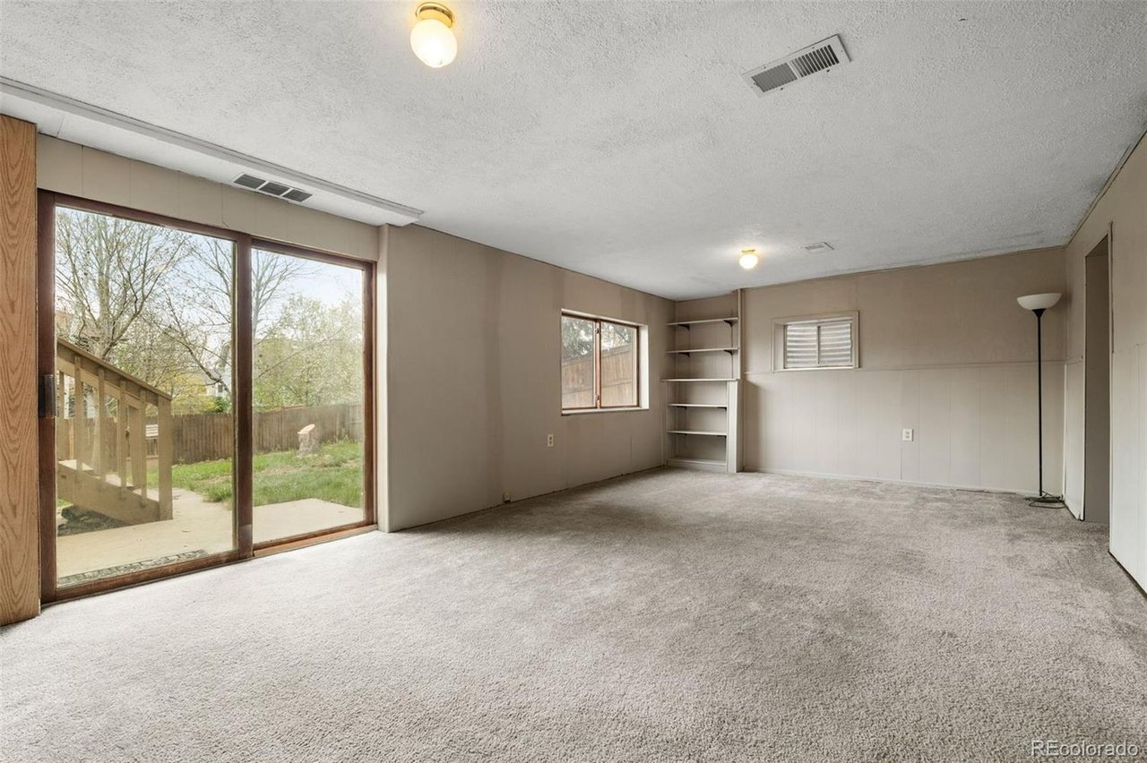 9911 Perry Ct