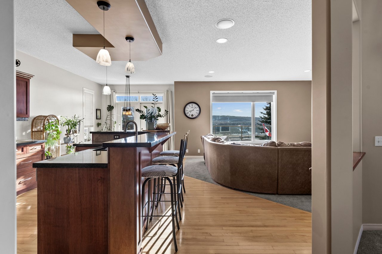 98 Tuscany Ravine Close NW