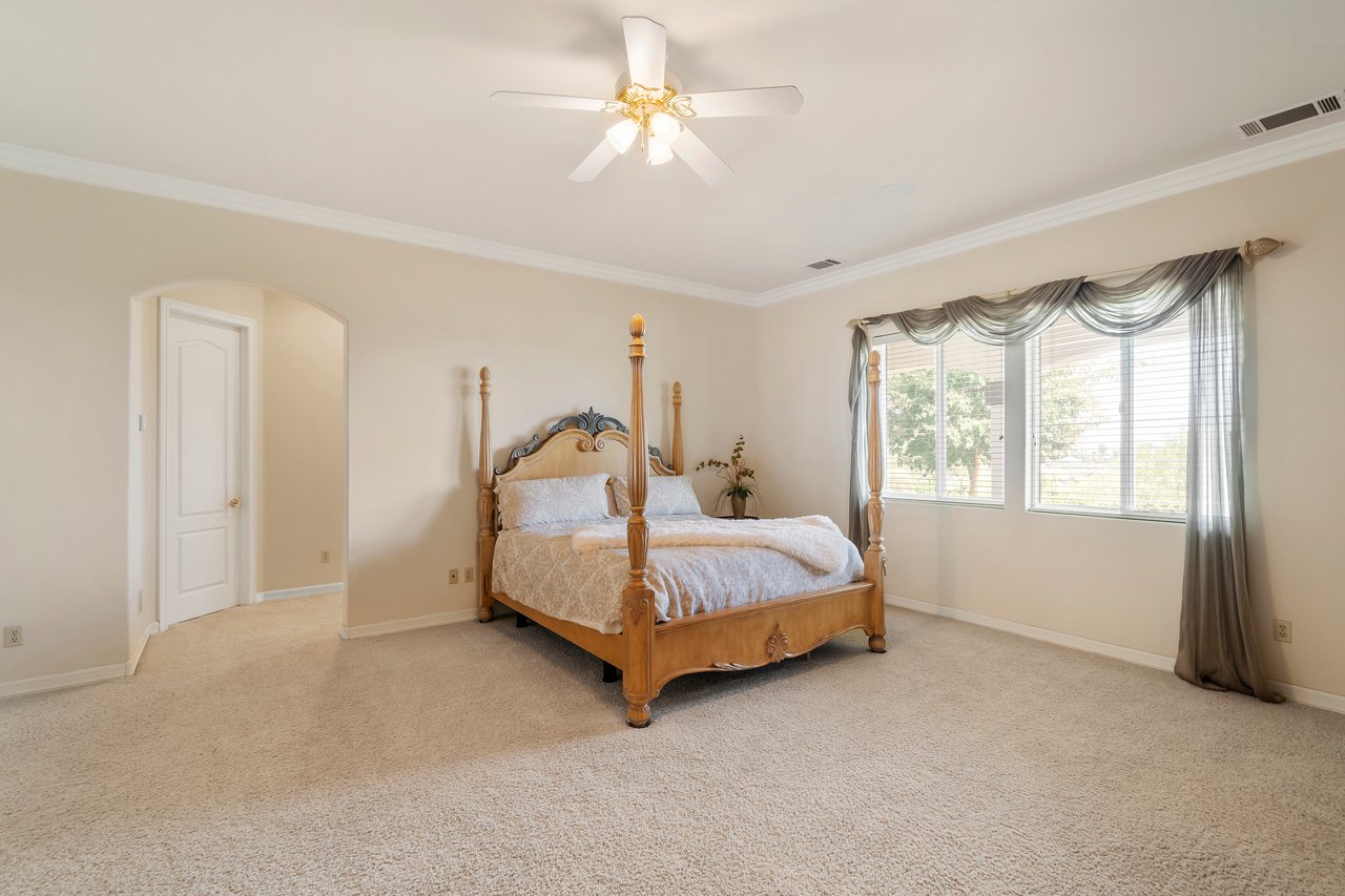 21100 Paseo Montana