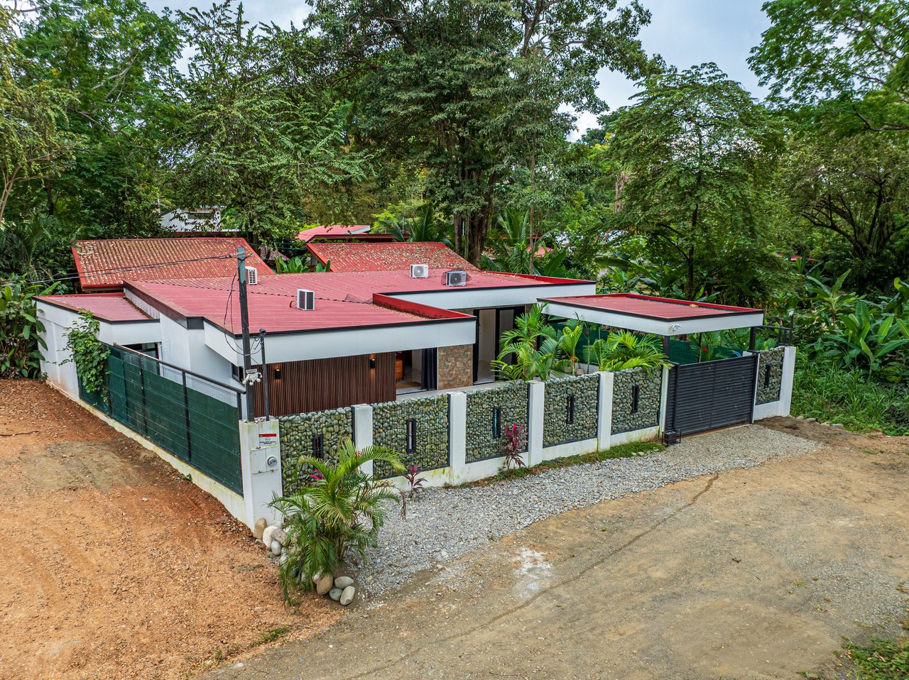 Comfortable 3-Bedroom Pool Home Near Beaches, Parks, and Restaurants