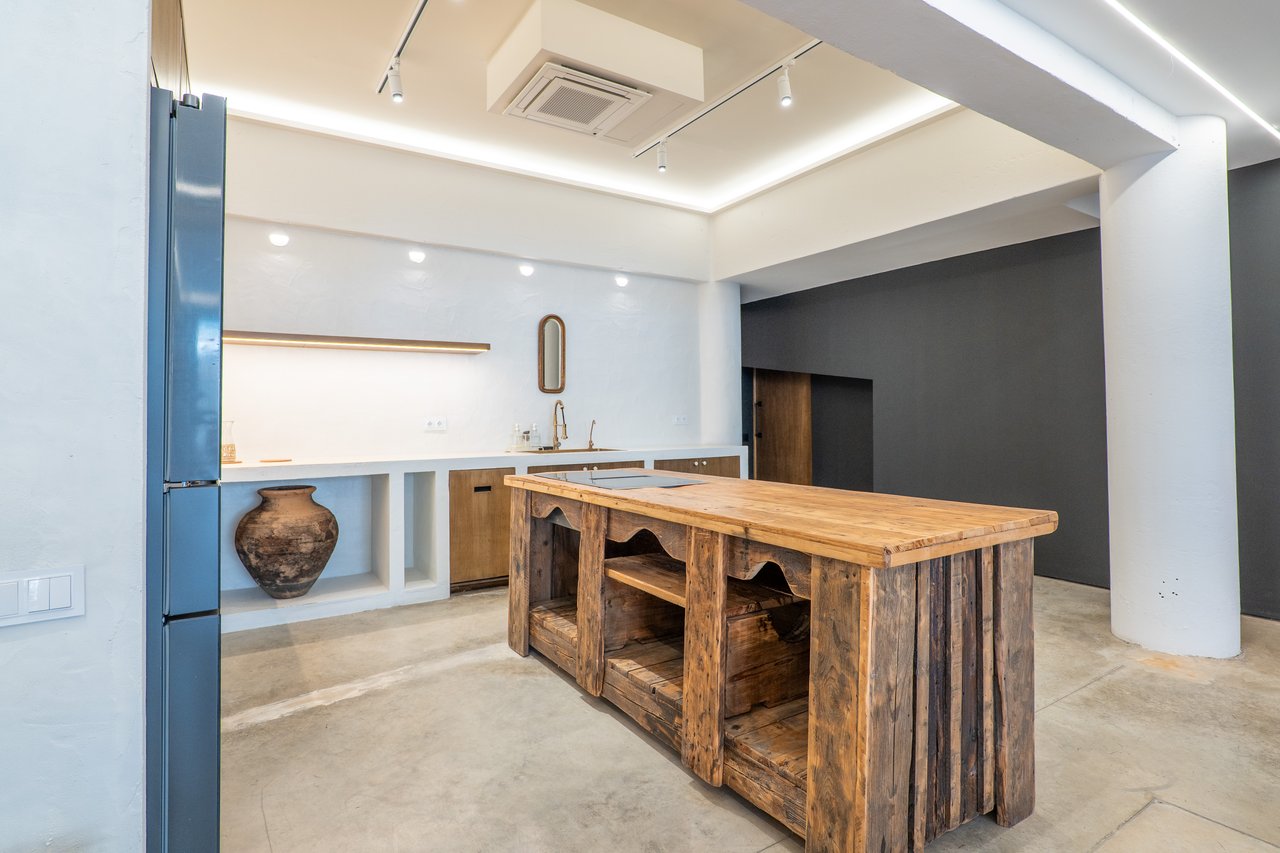 Versatile Loft-Style Living + Office Space in Porto’s Vibrant Art District