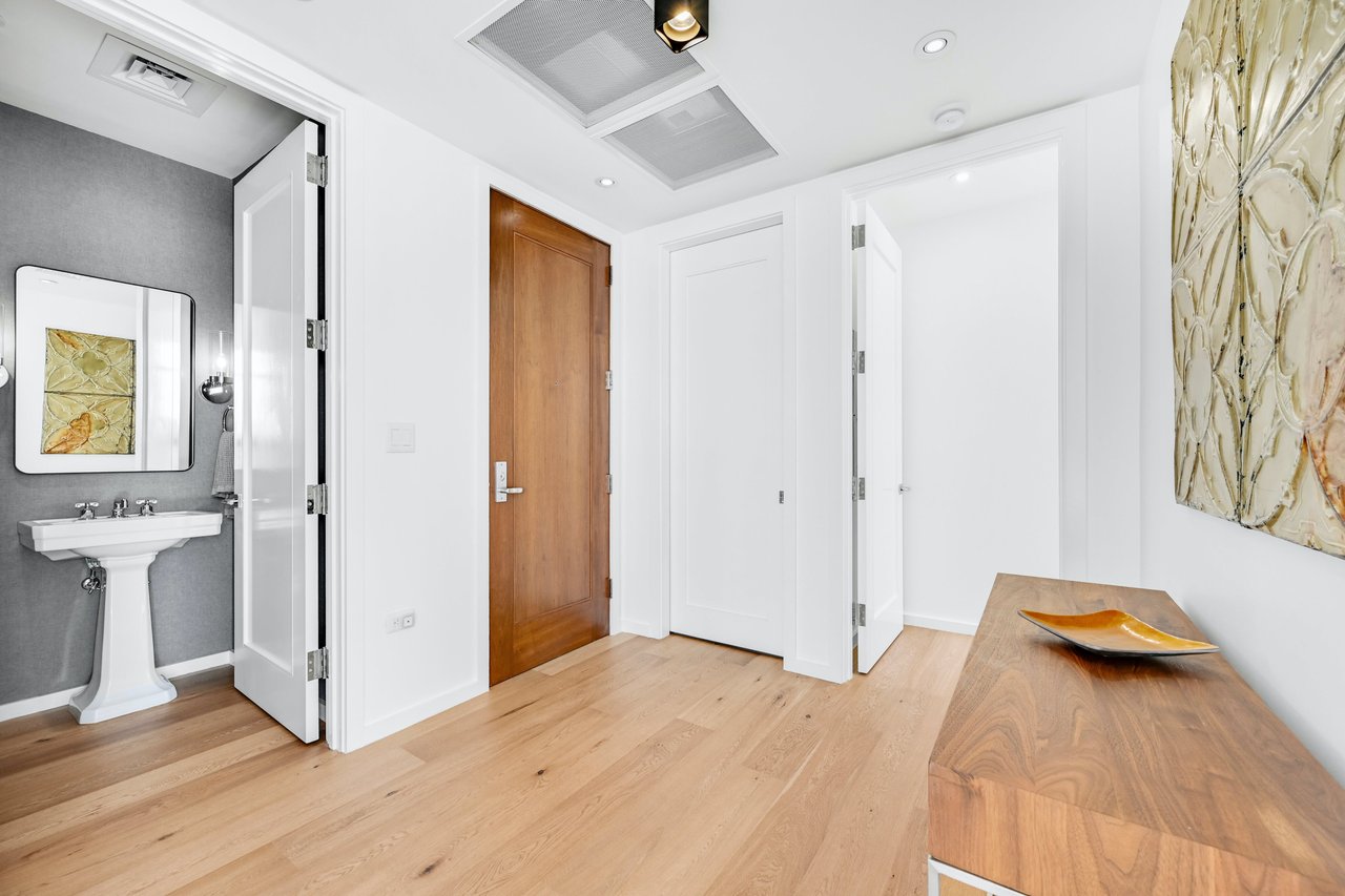 200 Congress Ave #32SE