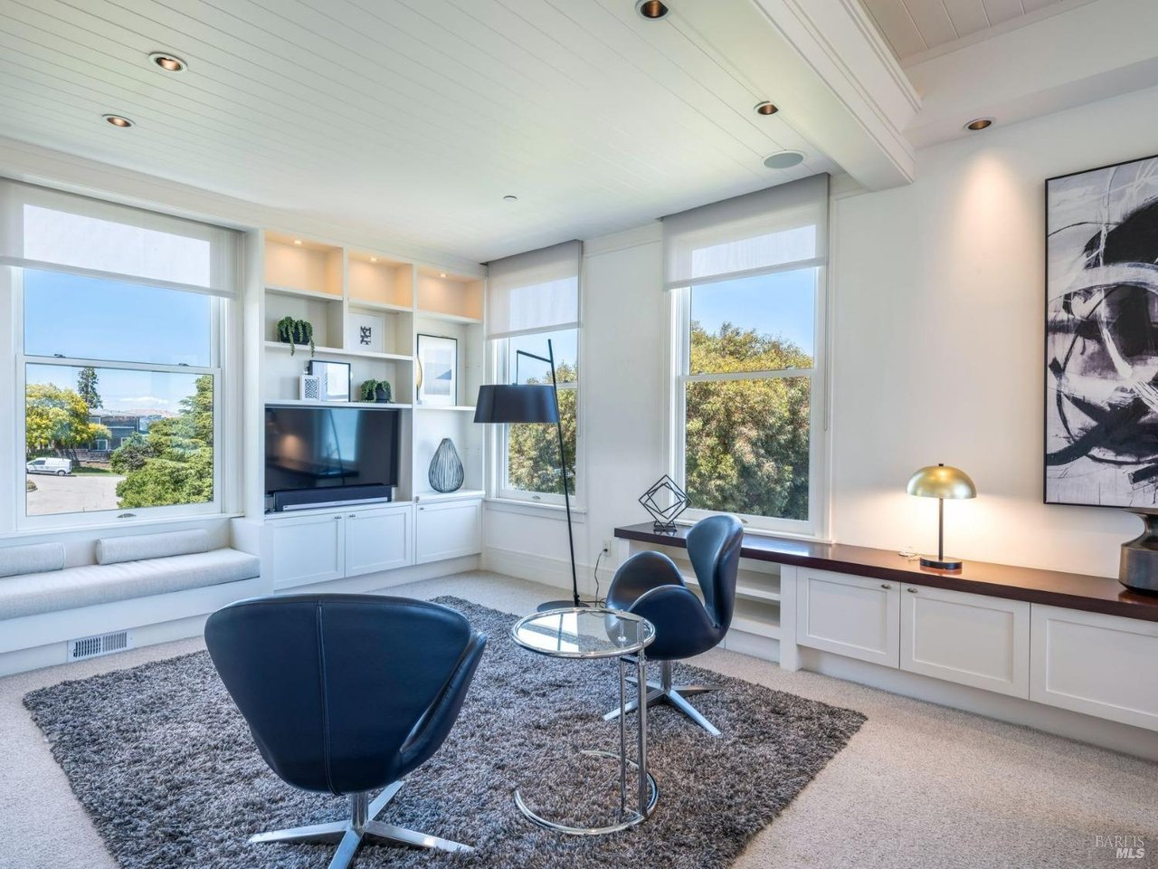 105 Bulkley Ave