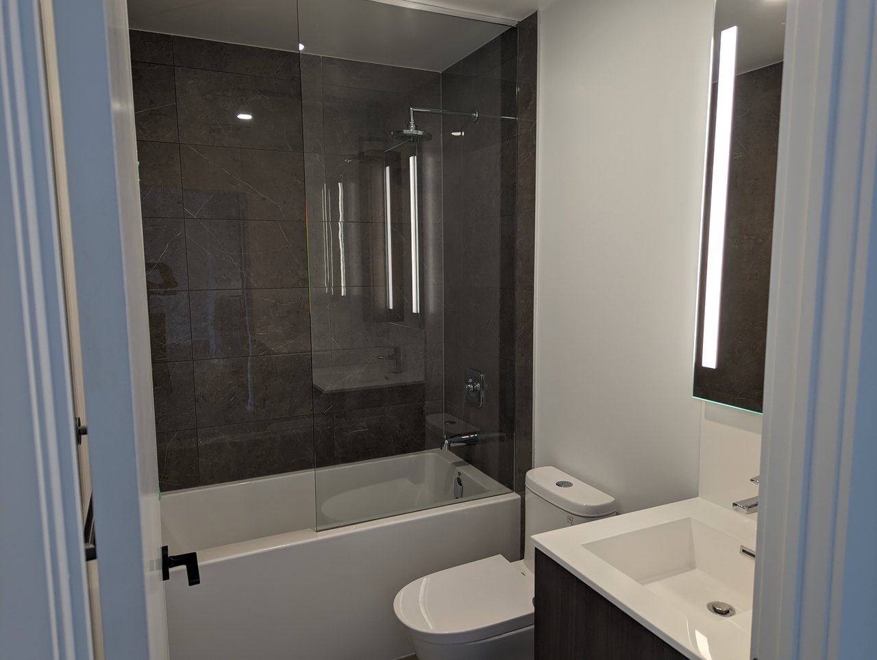 447-215 Lakeshore Rd W
