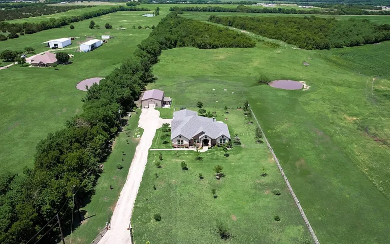 1876 County Rd 2740