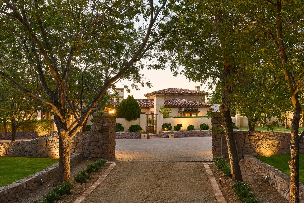 7525 N SHADOW MOUNTAIN Road