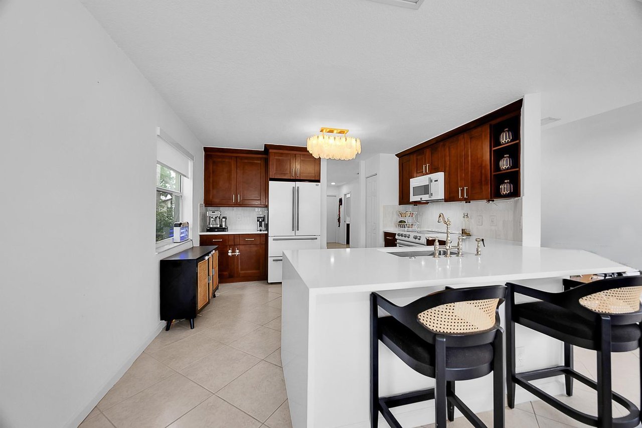 Lakefront Living in Silver Lakes