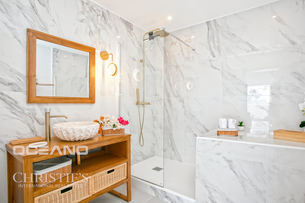 DUPLEX APARTMENT – ORIENT BAY | EXCLUSIVE LISTING