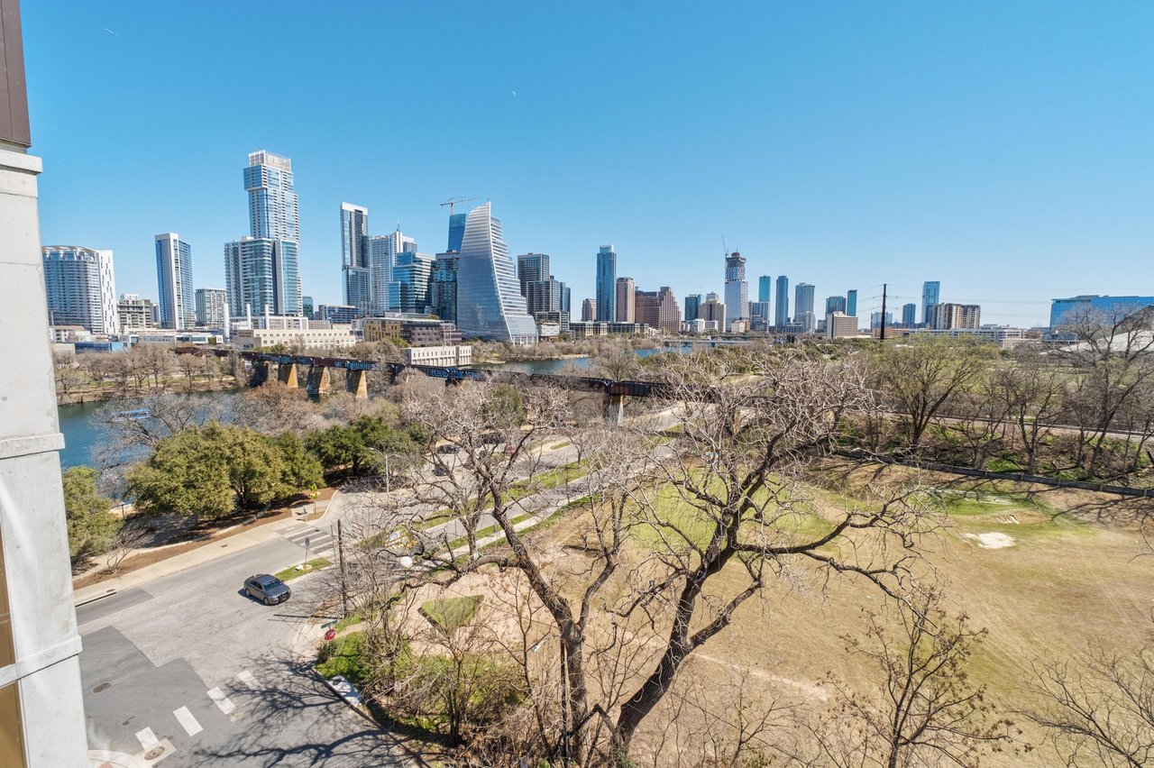1211 W Riverside Dr #7E 