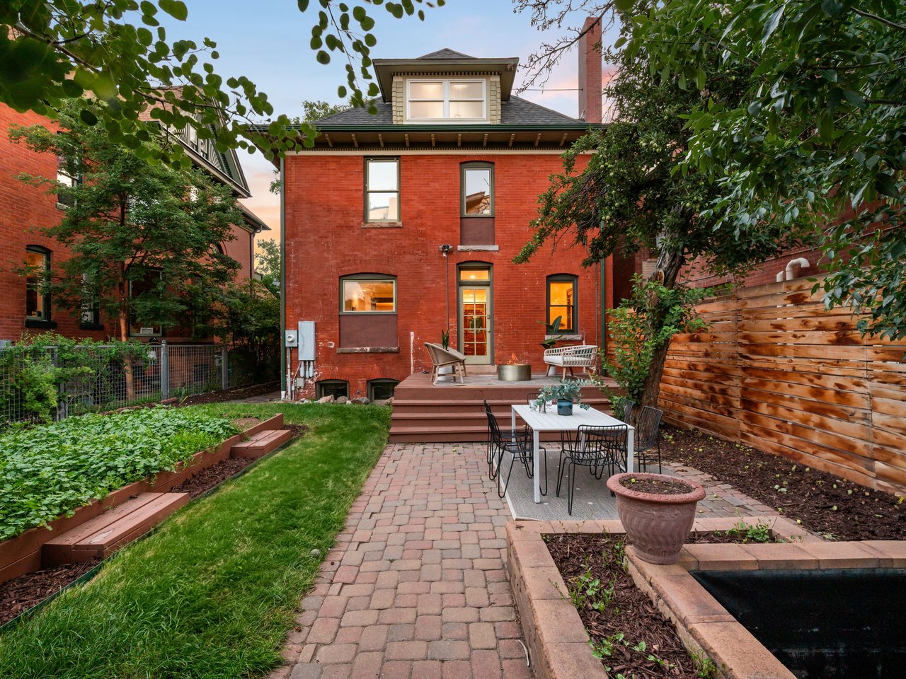 6 Blooming Homes for Gardeners