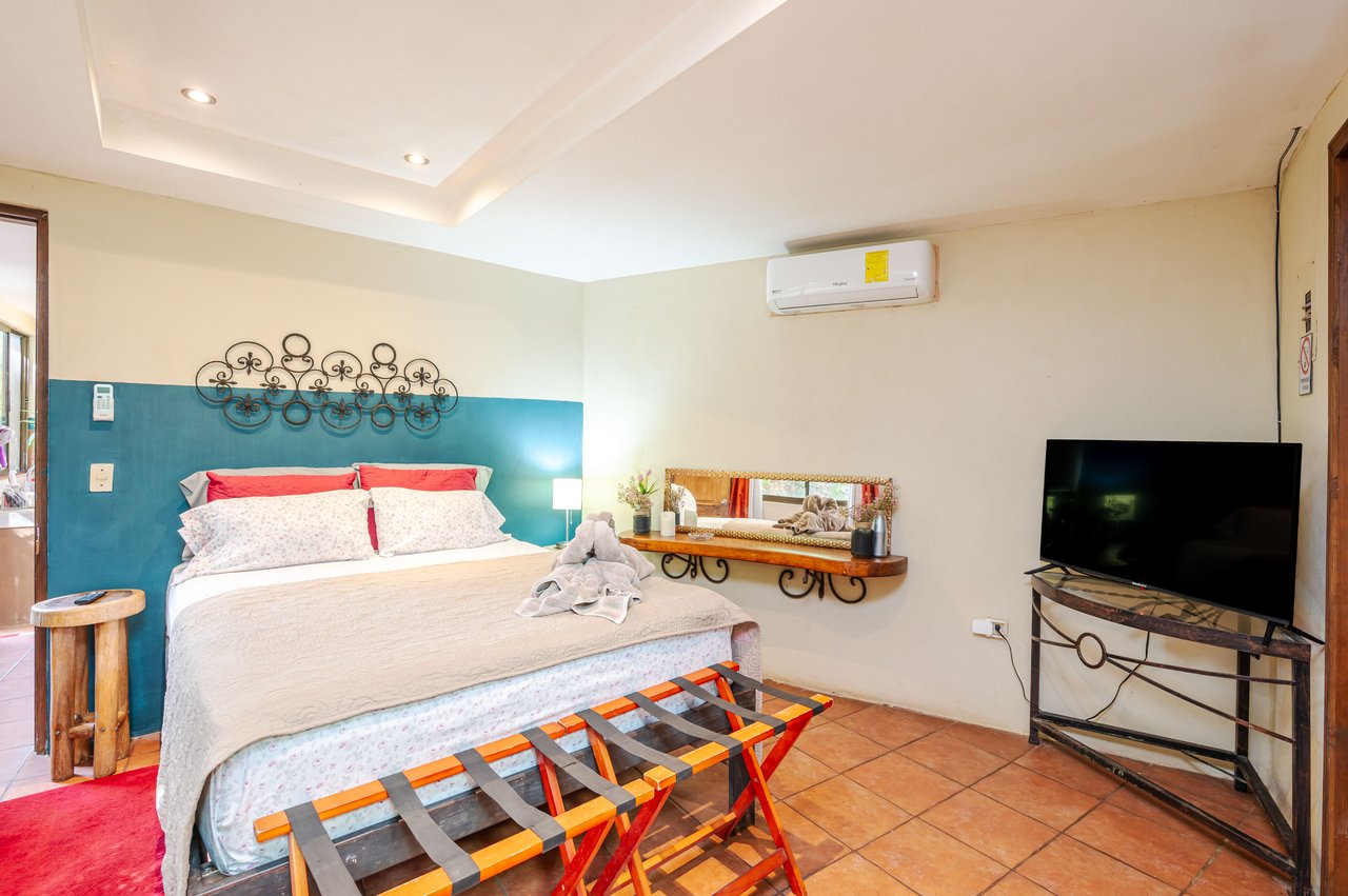 Cornett Retreat | Multi-Unit Colonial Compound 10 Mins to Playa Grande