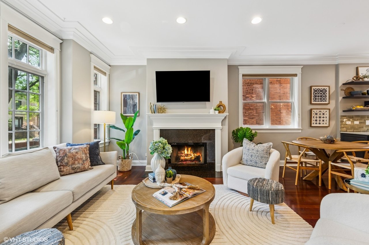 1244 W Cornelia Unit 1 
