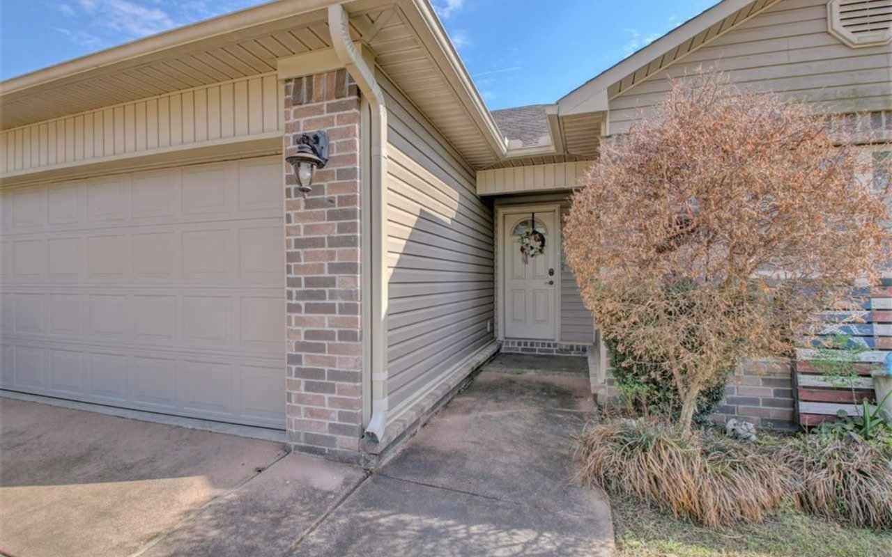 232 Lariat Dr