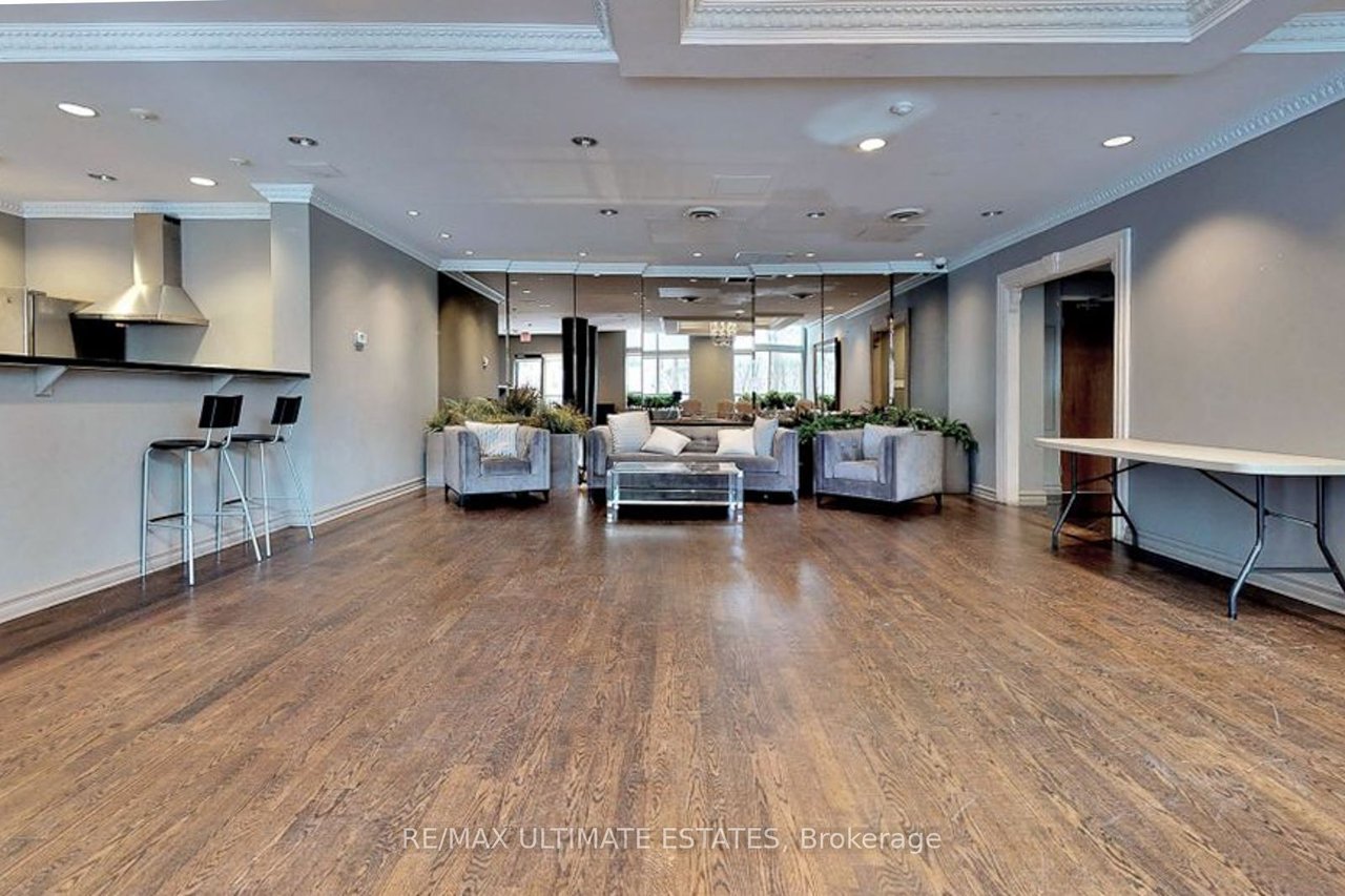 NORTH YORK'S EXCLUSIVE PENTHOUSE