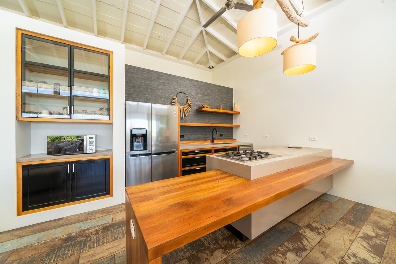 Casa Salinas – 3 beds ocean view home in playa grande