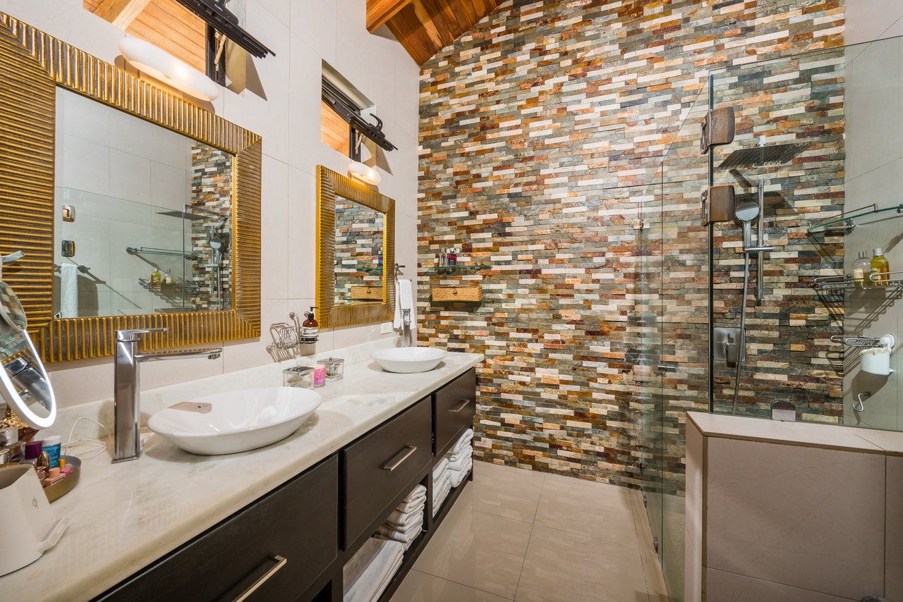 Casa Cielo | Luxurious Multifunctional Estate with Main House, Apartments, and Pool in Guanacaste!