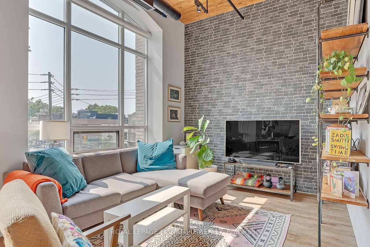 993 Queen St W 226