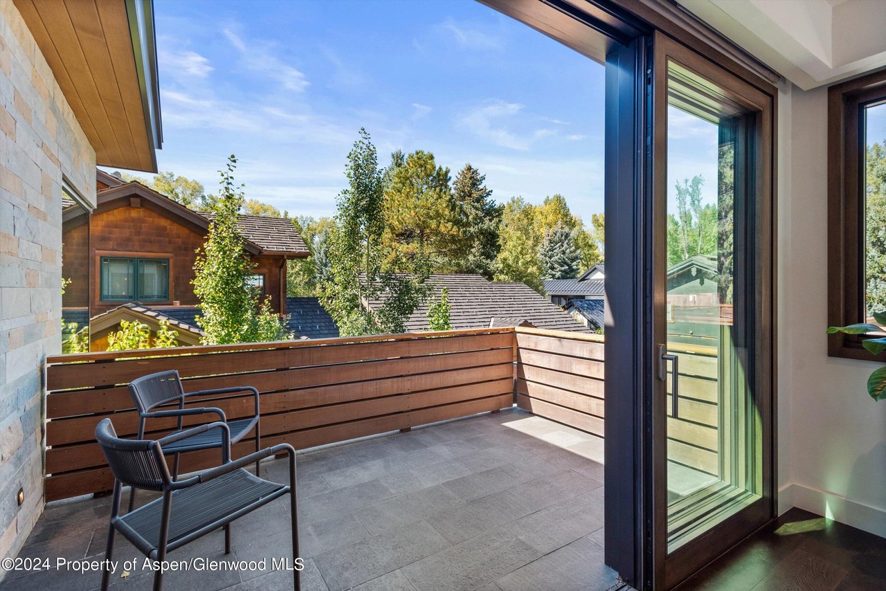 700 W Smuggler Street