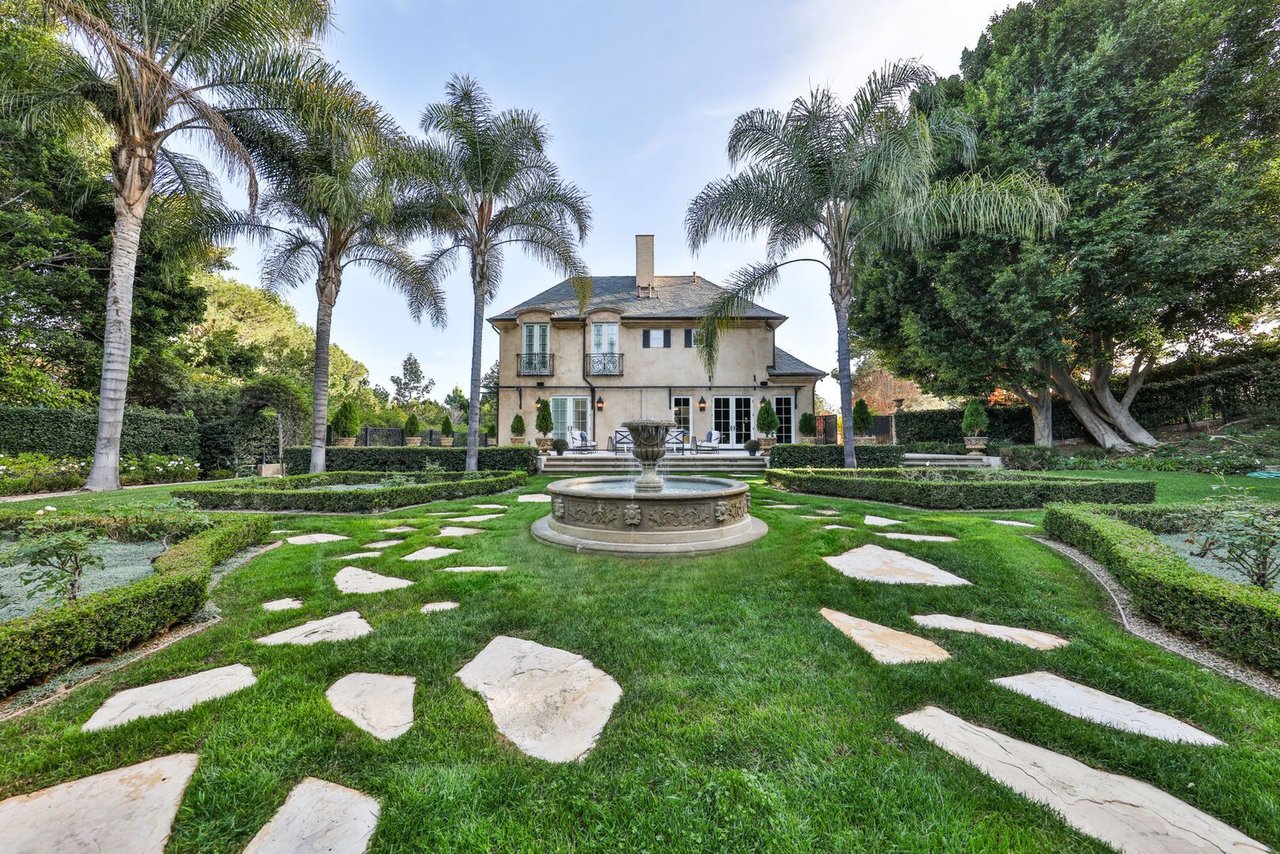 Infinity Manor