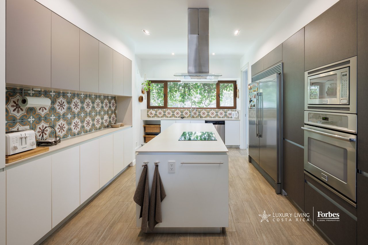 21465 - Modern 6 bedroom house with pool, garden and terrace front golf course