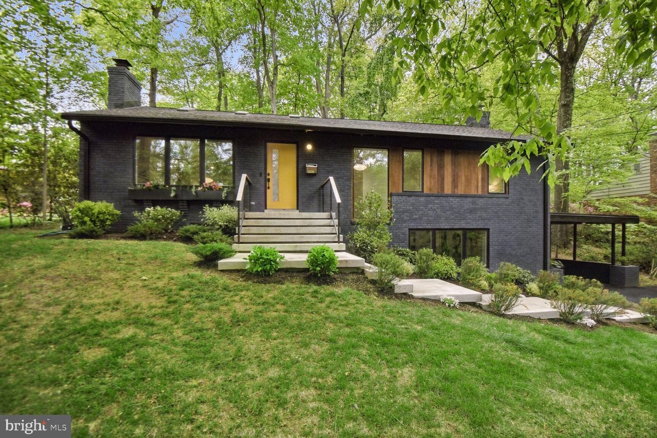 6340 Waterway Dr, Falls Church, VA 22044