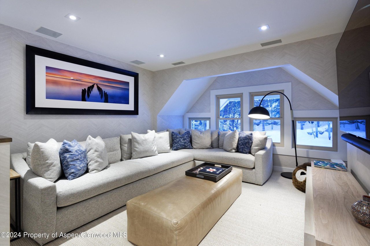 123 Larkspur Lane