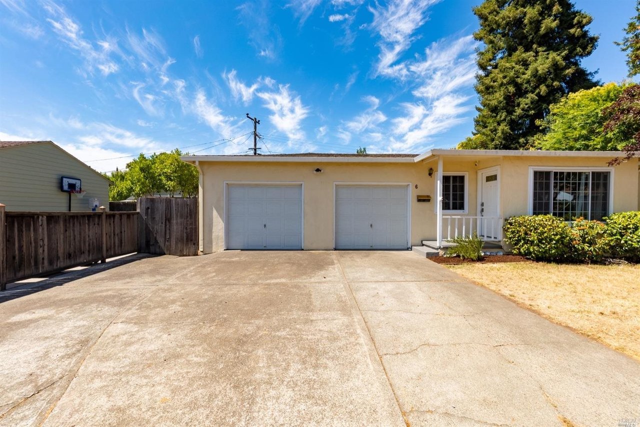 6 Boulevard Ct