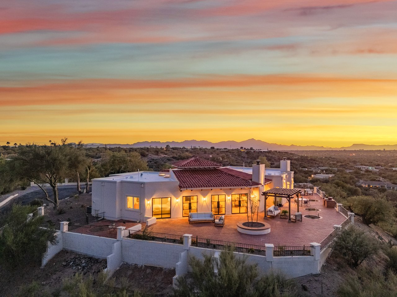 935 W Valle Del Oro Road