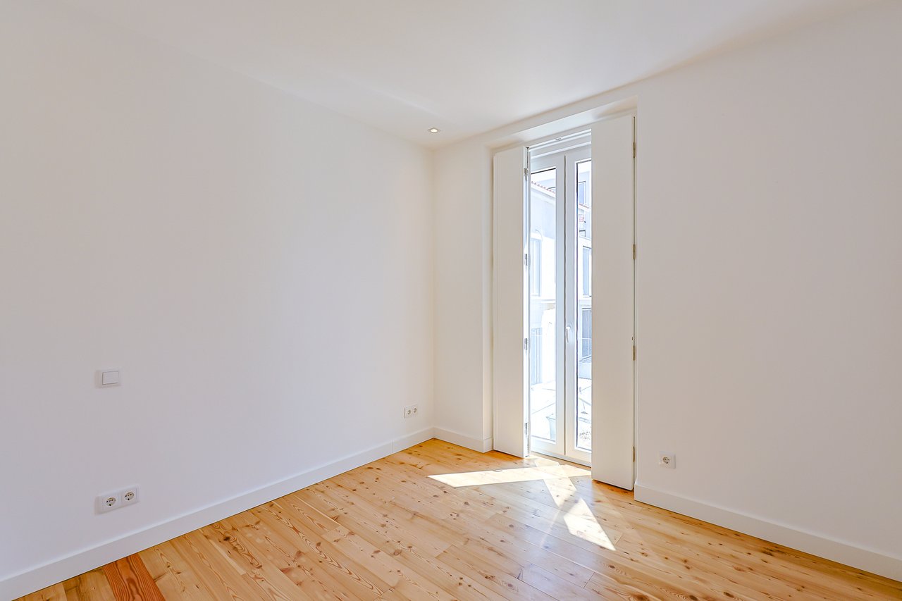 3 Bedroom Duplex with Sea View, Balcony & Private Lift in Monte Estoril