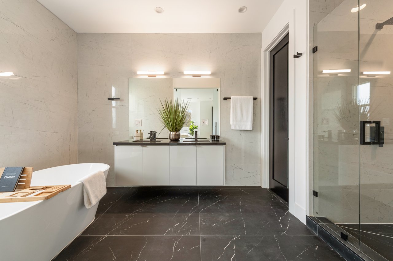 350 Mount Carmel Dr, Glendale 