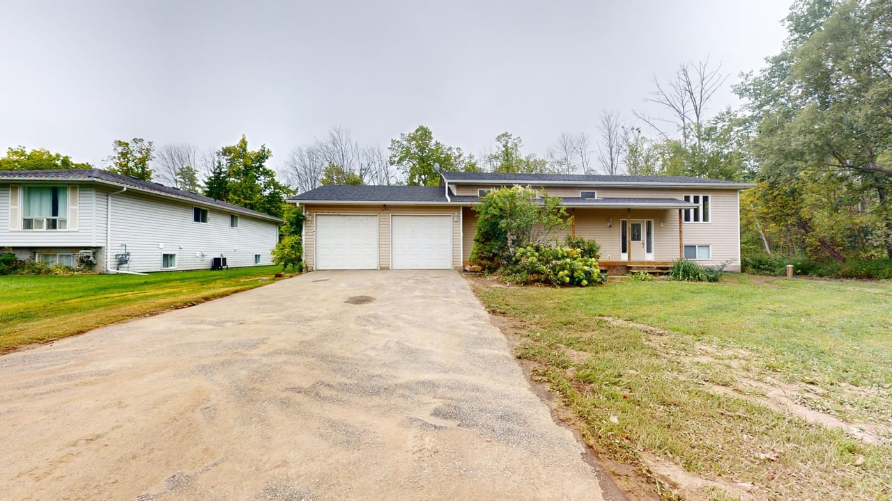1048 Gilmore Ave Unit: Lower