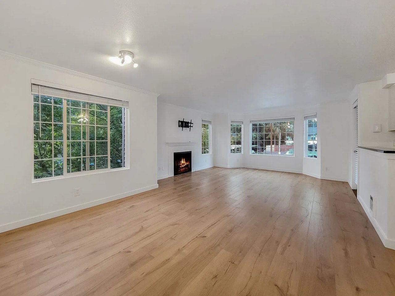 9838 NE 122nd St APT Q201