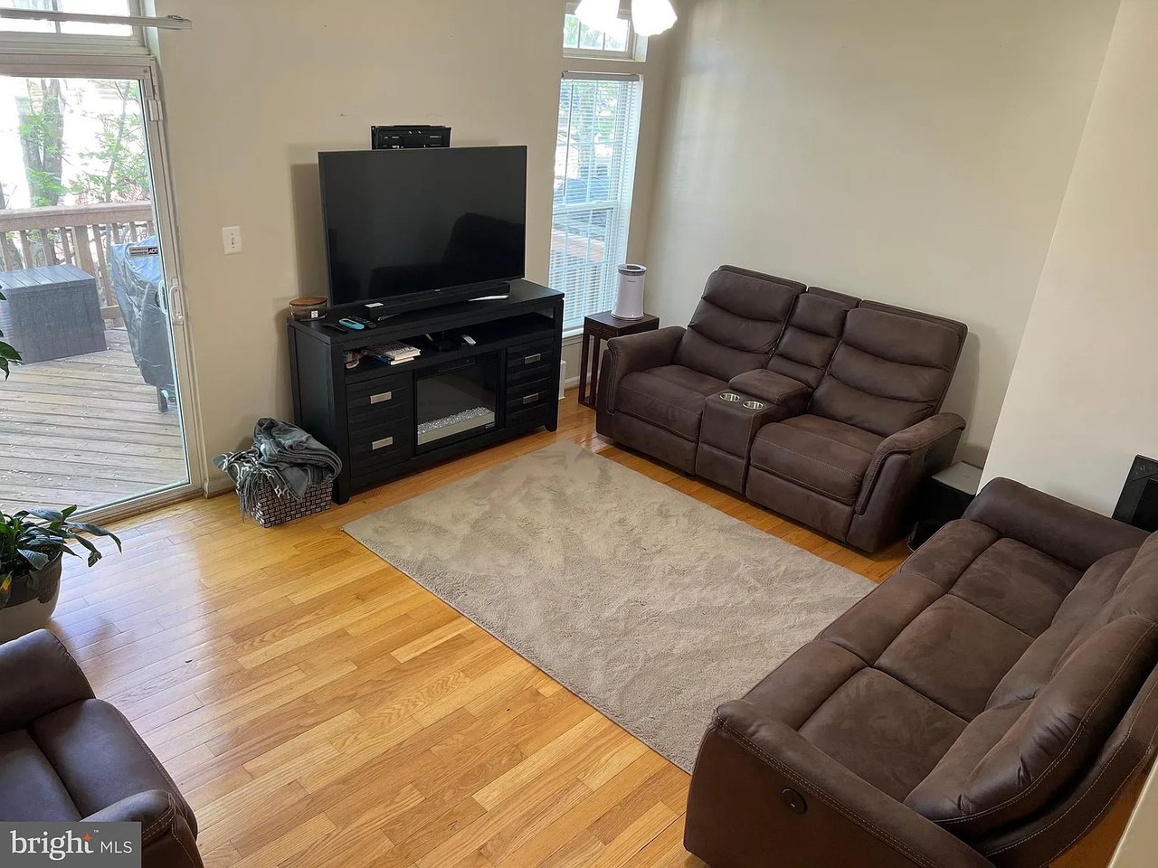 4148 Cressida Pl