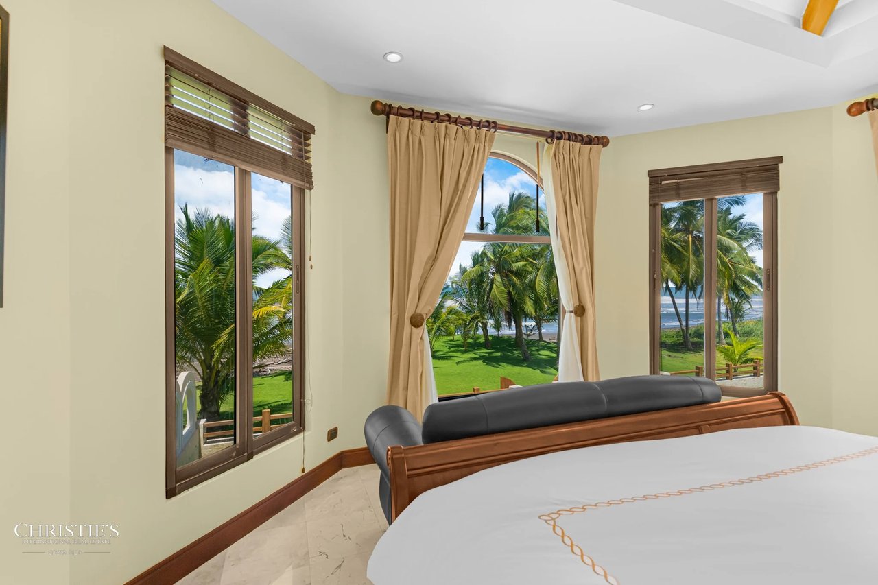 Hermosa Villa Beachfront Estate