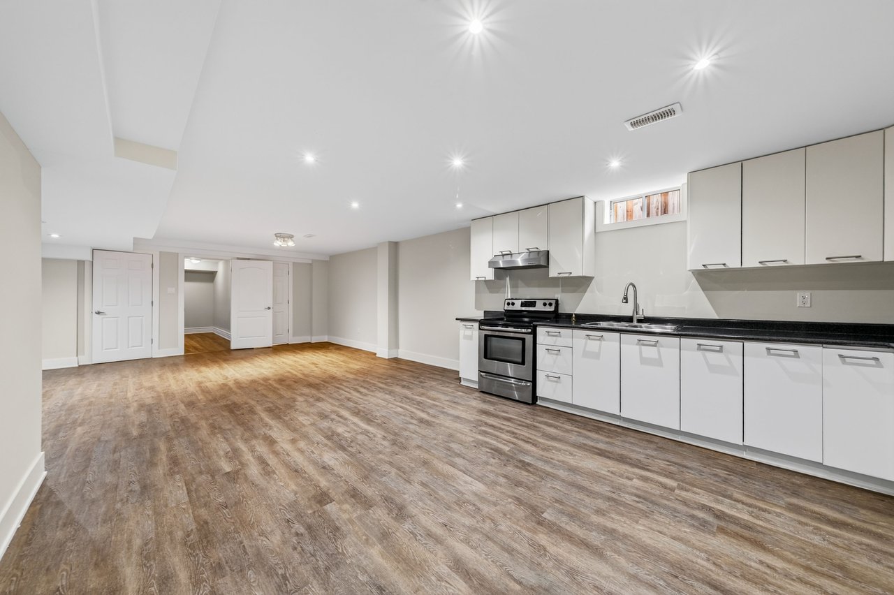 62 Fergus Ave