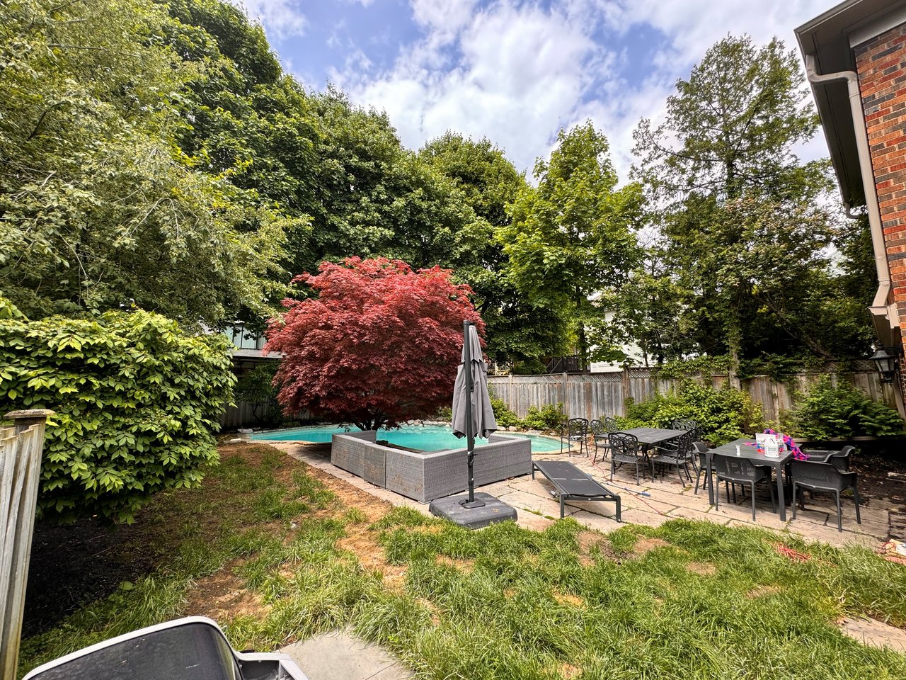 324 Glenayr Rd
