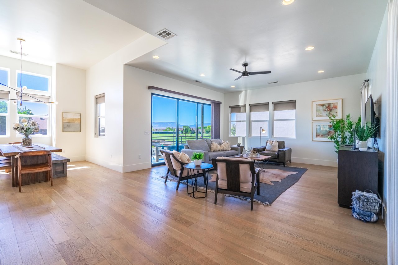 COUNTRY CLUB GOLF COURSE RETREAT