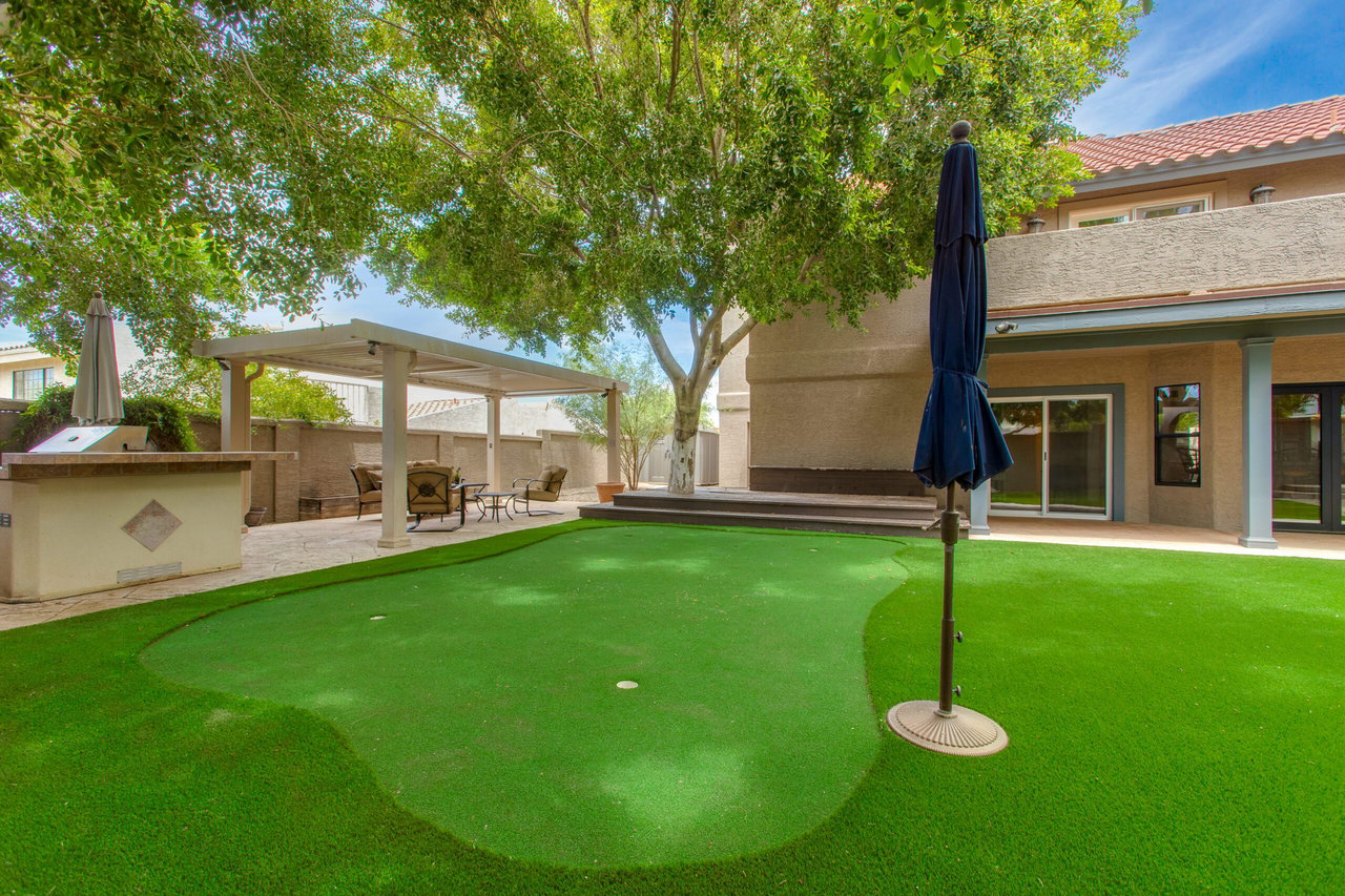 1067 E Seminole Dr.