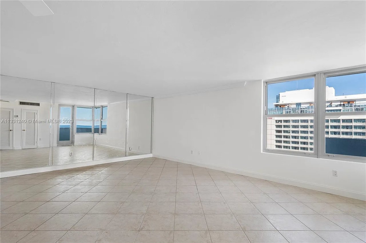 2899 Collins Ave APT 1429