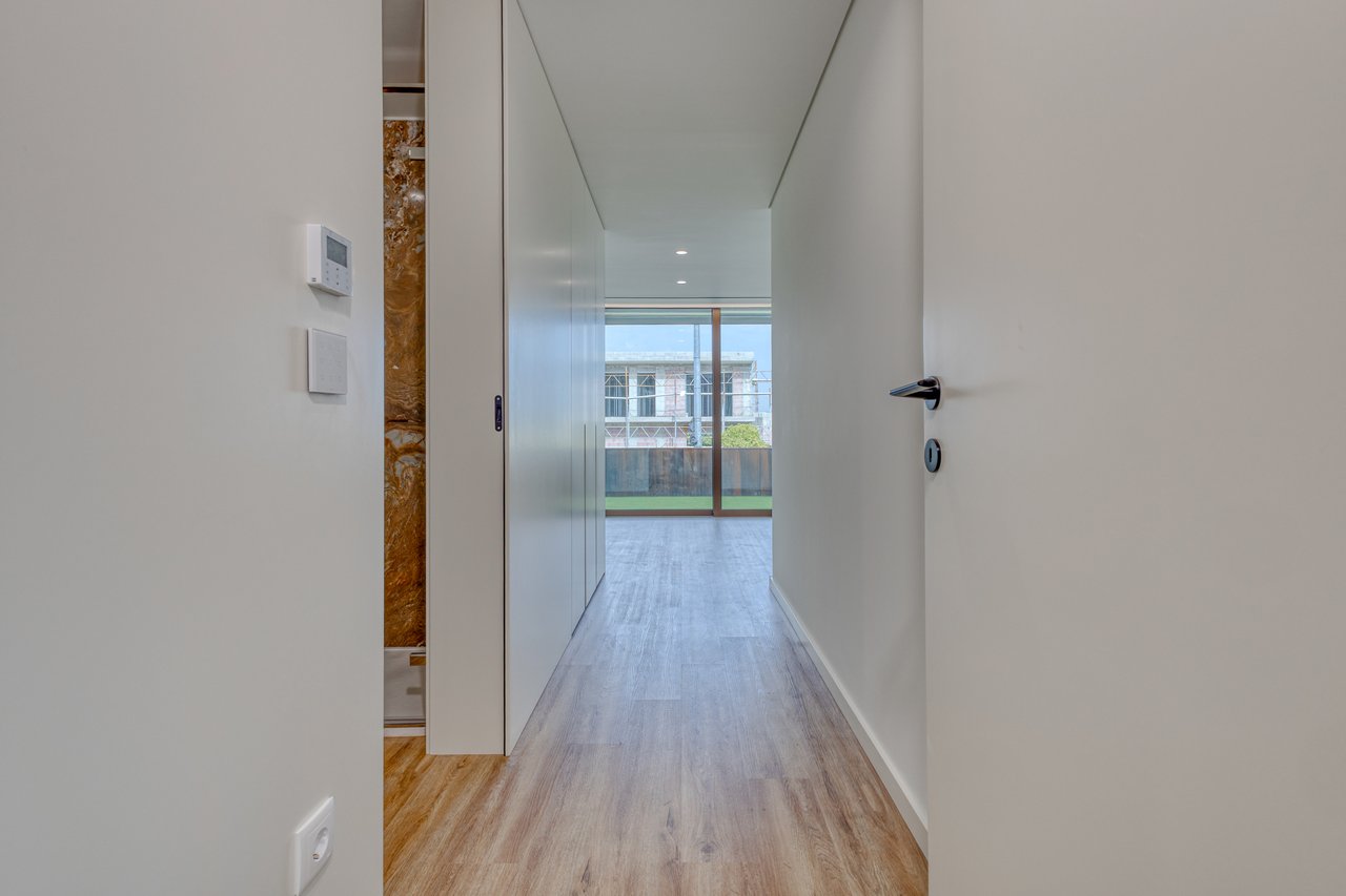 Contemporary 3-Bedroom Luxury Villa with Pool and Large Basement in Palmeira, Braga