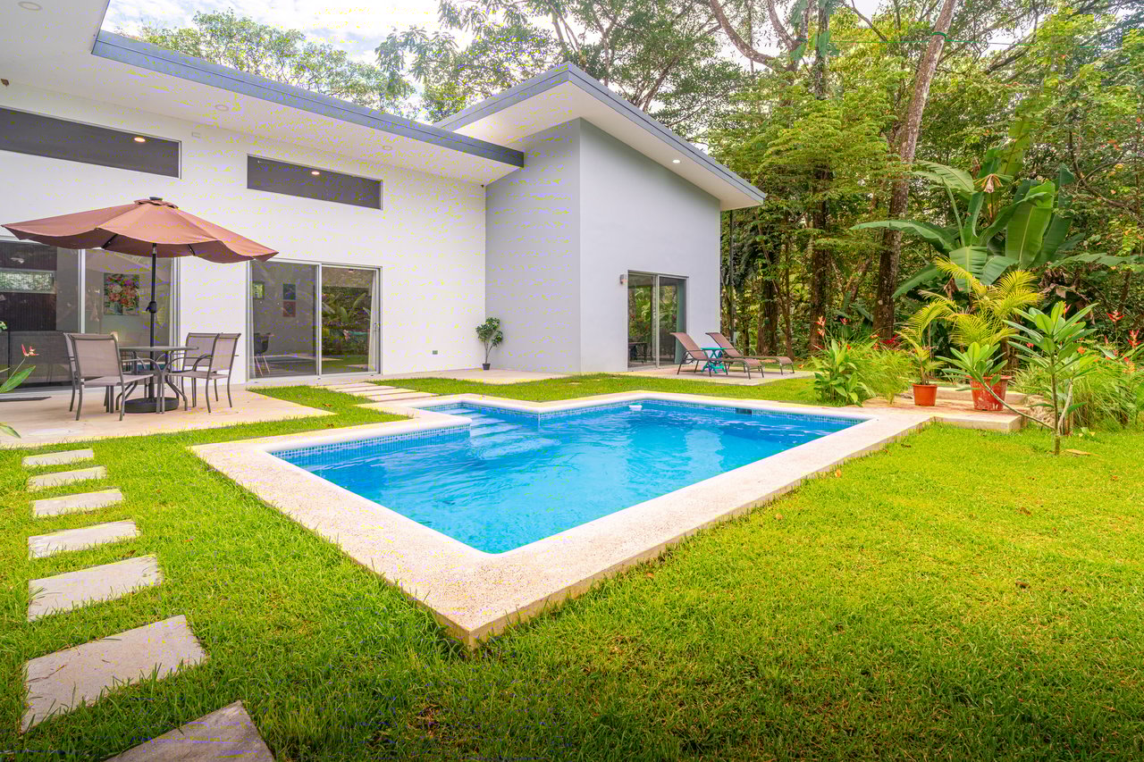 Brand New Home! Nature Lovers Escape by Uvita's Bamboo Forest and Swimming Holes
