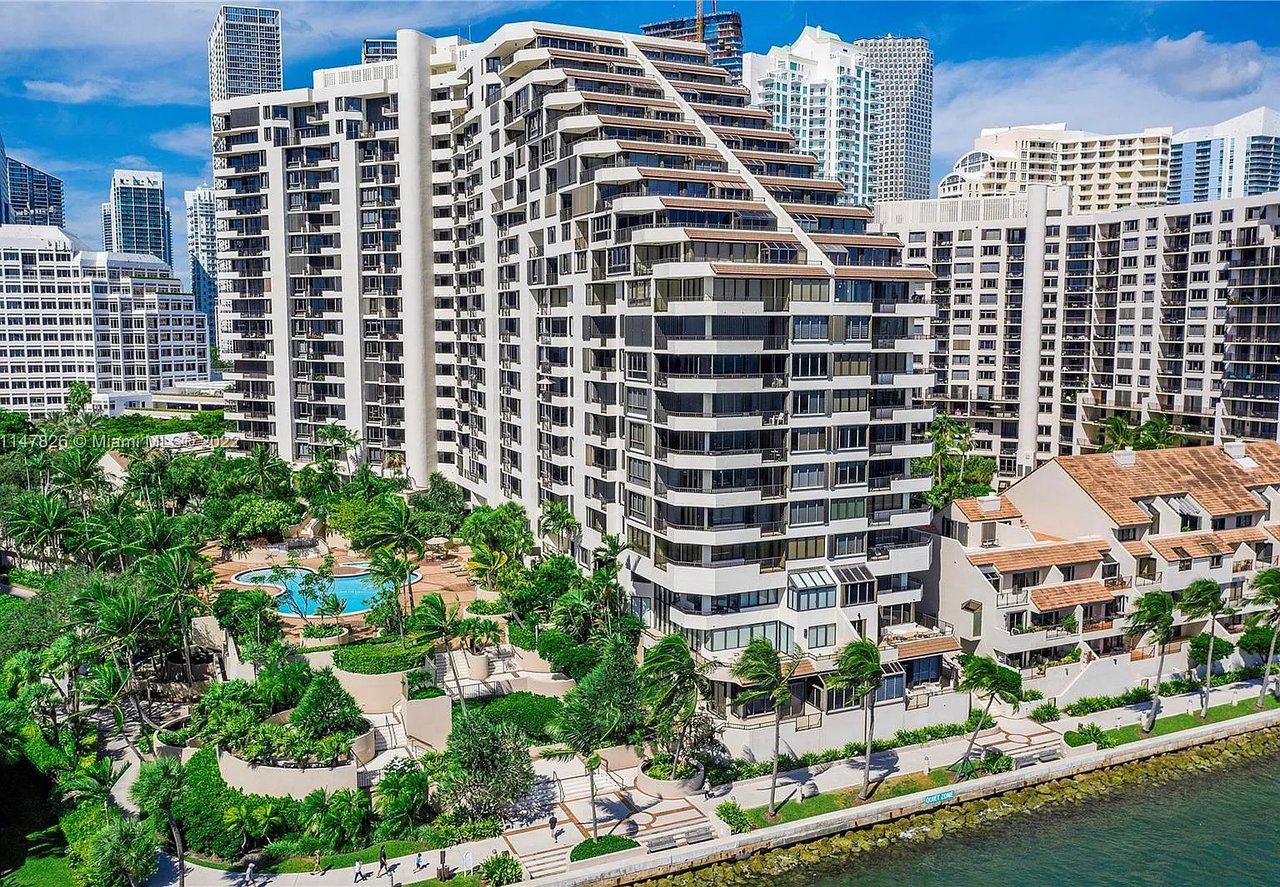 520 Brickell Key Dr #A1521