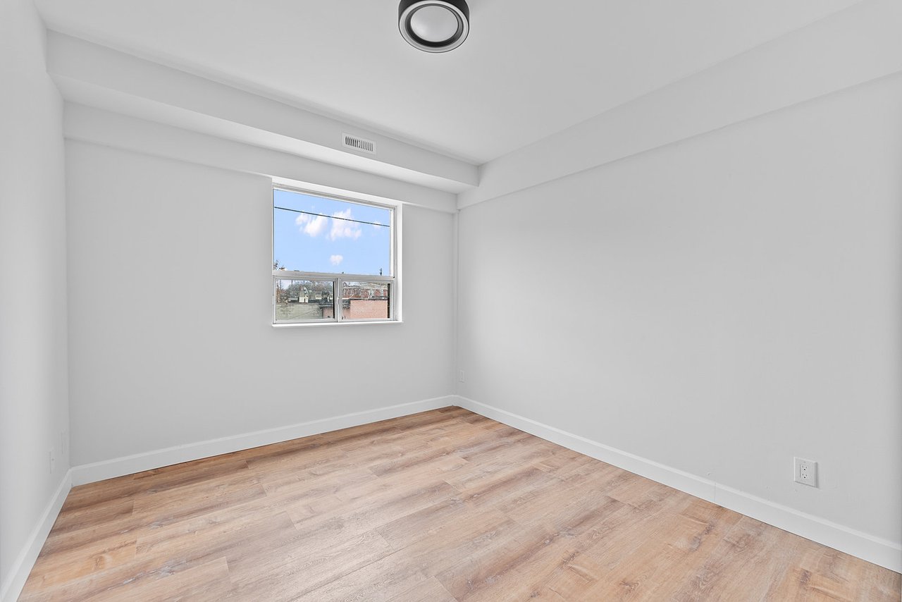 1328 Gerrard Street E 304