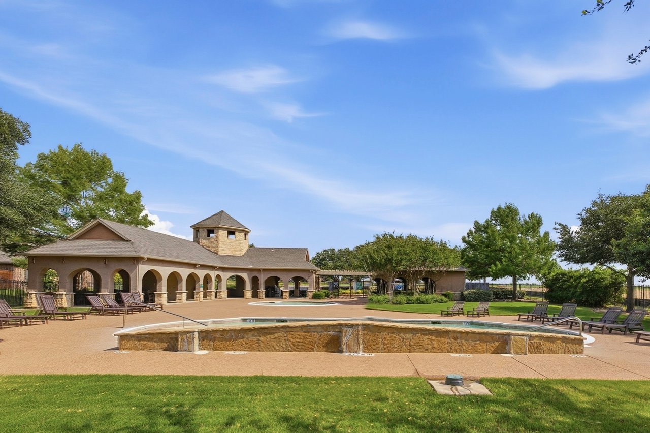 Gated Community Minutes from Eagle Mountain Lake!