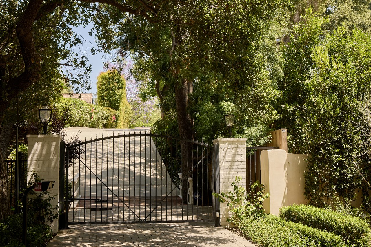 17333 Rancho St, Encino