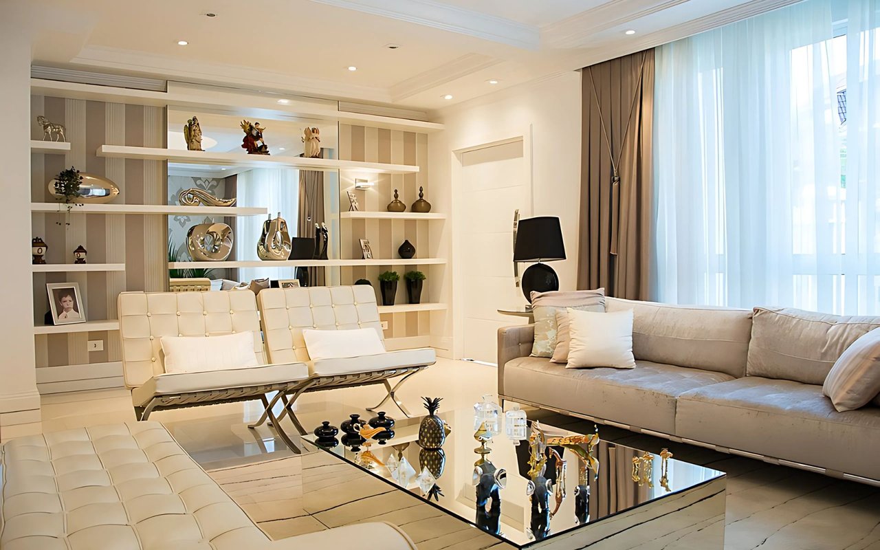  A spacious and elegantly furnished modern living room. 